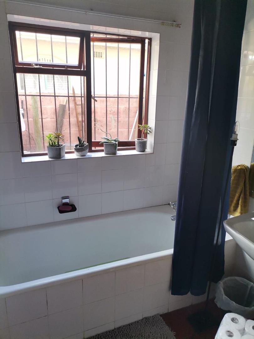 To Let 2 Bedroom Property for Rent in Claremont Western Cape